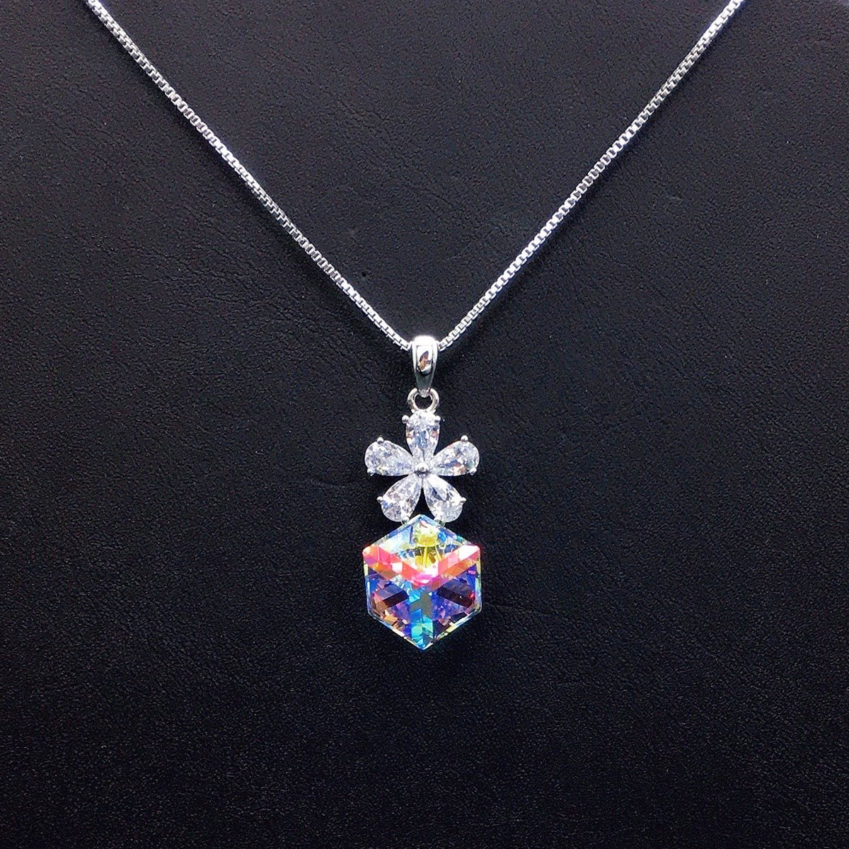 Fashionable flower jumping square crystal pendant