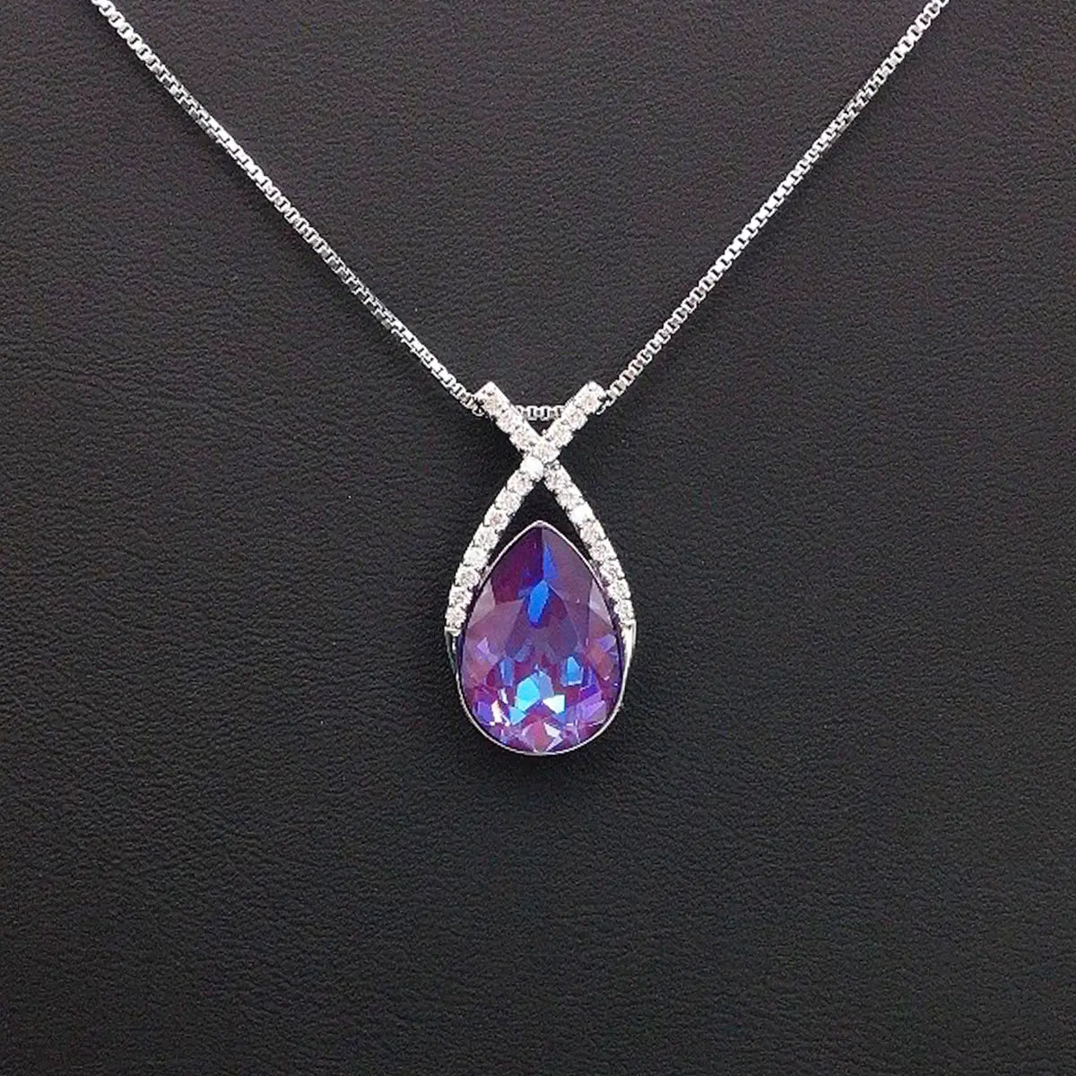 Collier personnalisé classique avec pendentif goutte de cristal et pierre précieuse