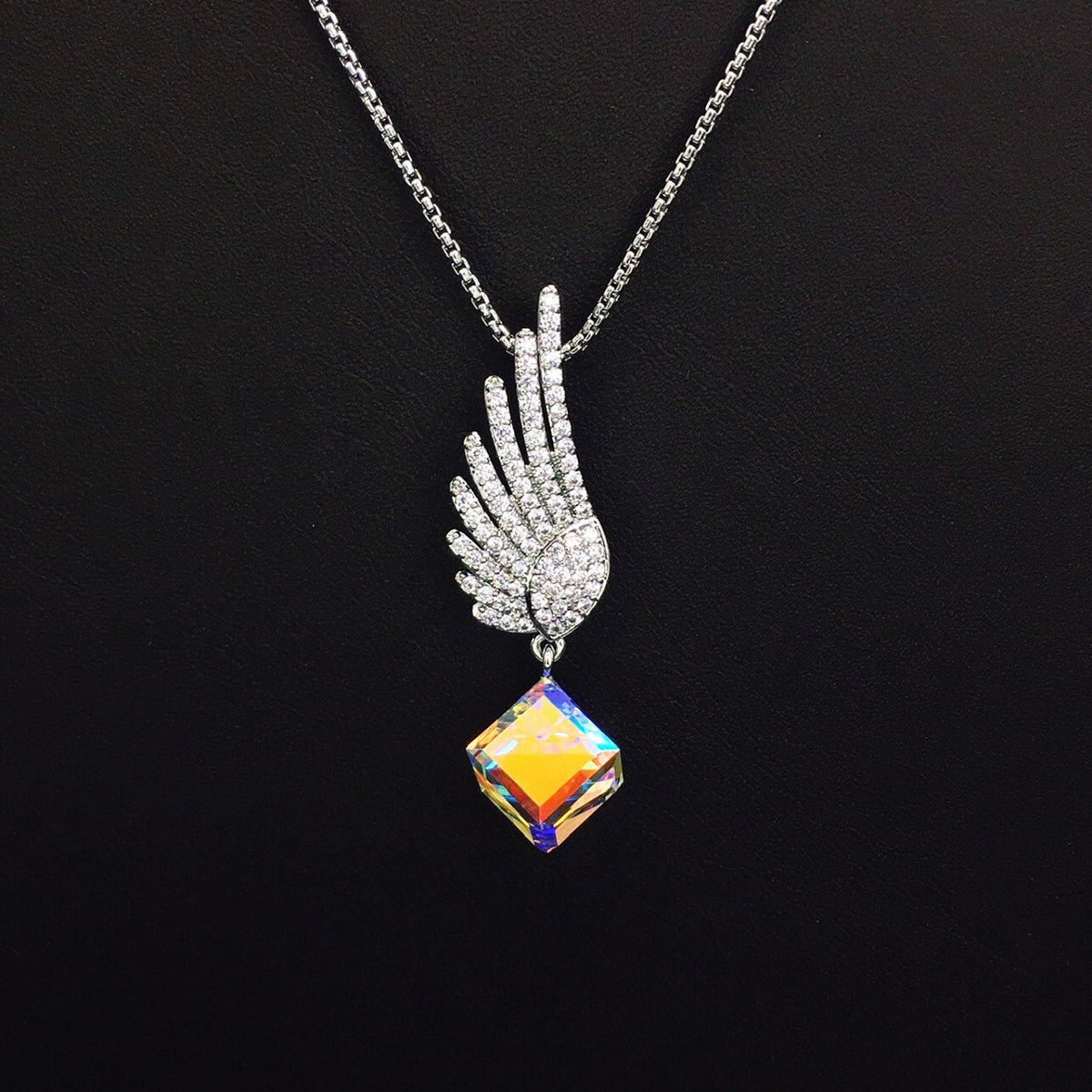 Fashionable wing crystal personalized necklace