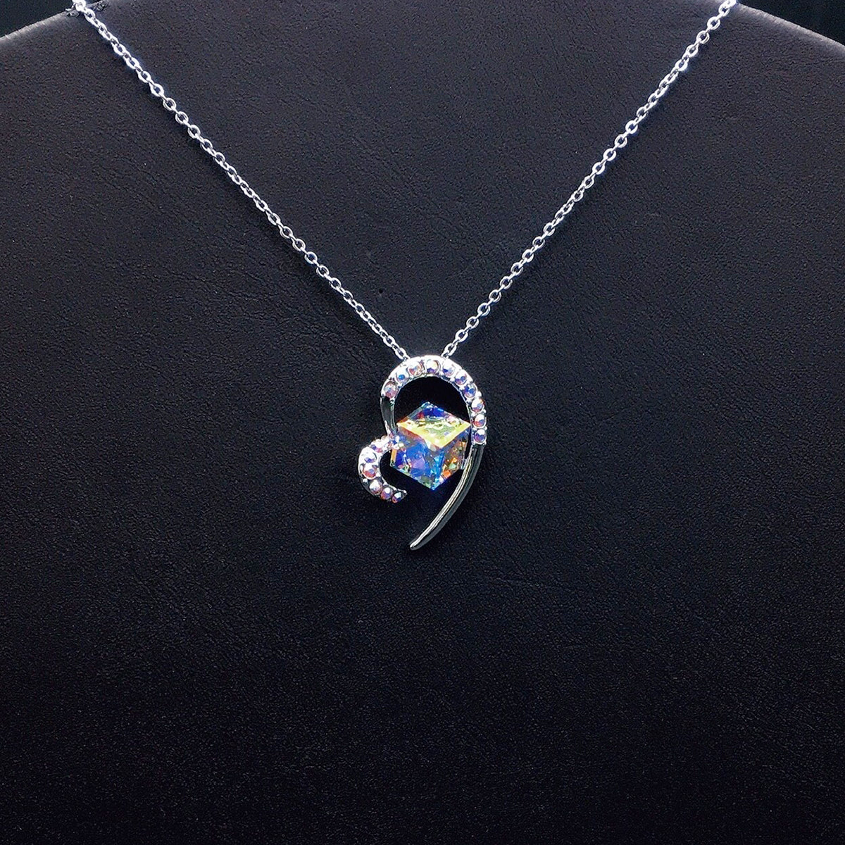 Fashion Surrounding Jumping Crystal Necklace