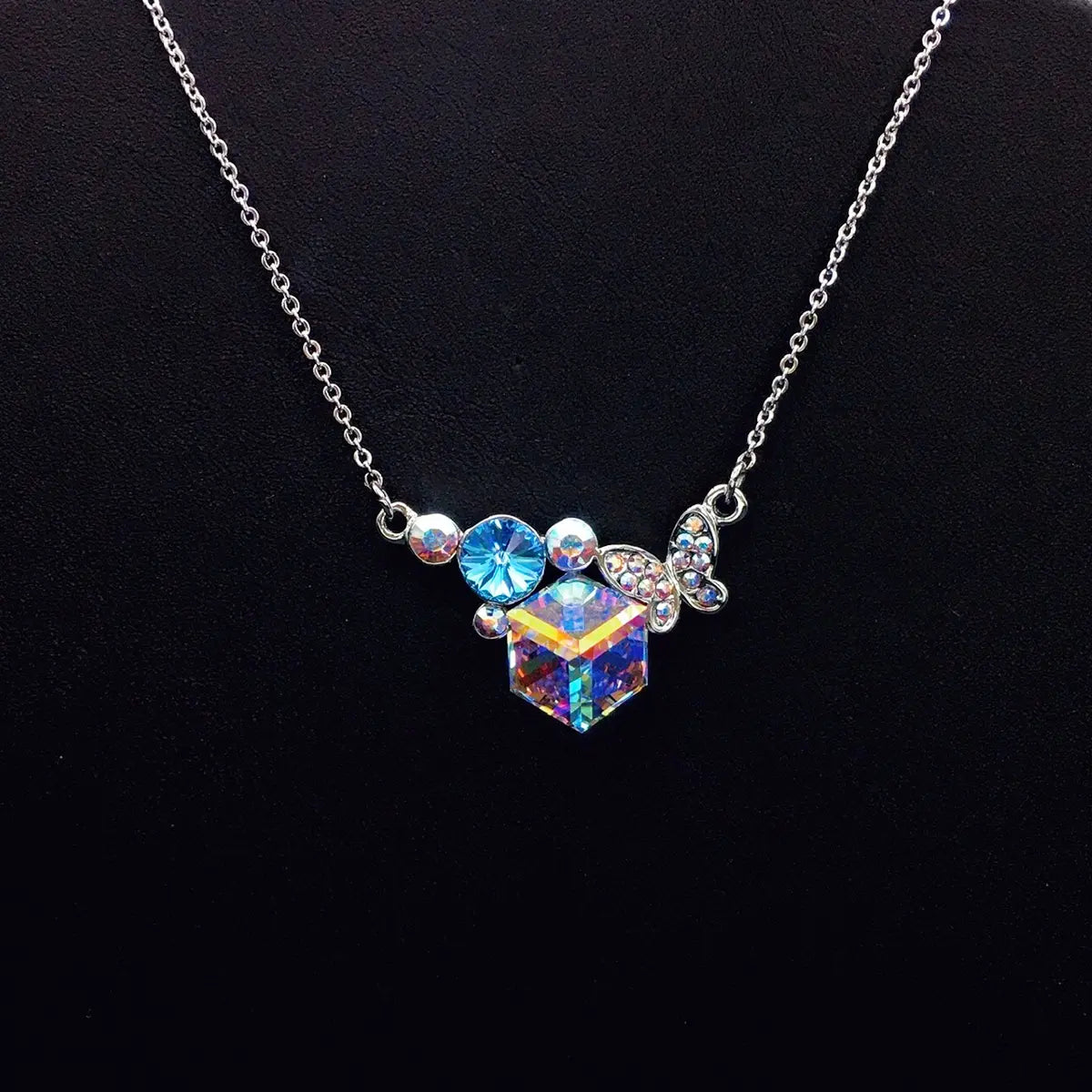 Collier papillon en cristal géométrique personnalisé