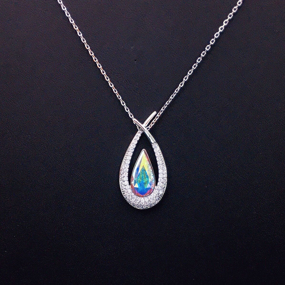 Fashionable droplet shaped diamond studded gemstone necklace