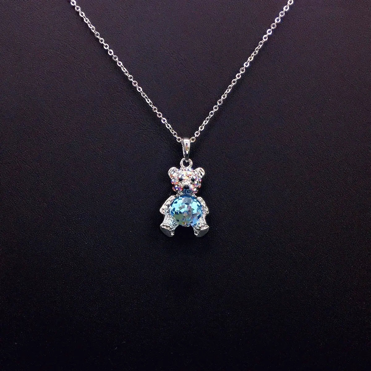 Collier nounours minimaliste classique avec pierre précieuse