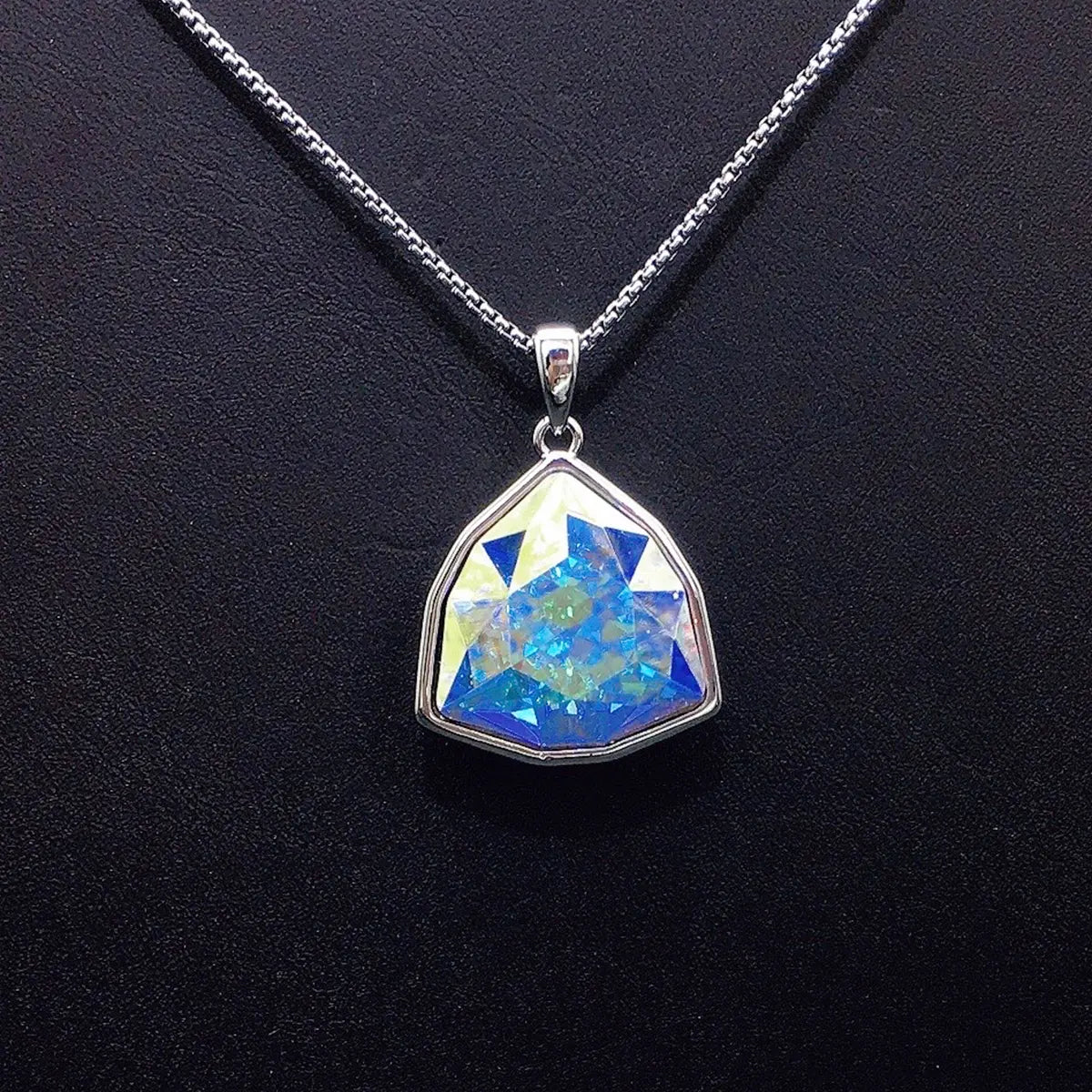 Collier en cristal de luxe Collier de pierres précieuses tendance et minimaliste