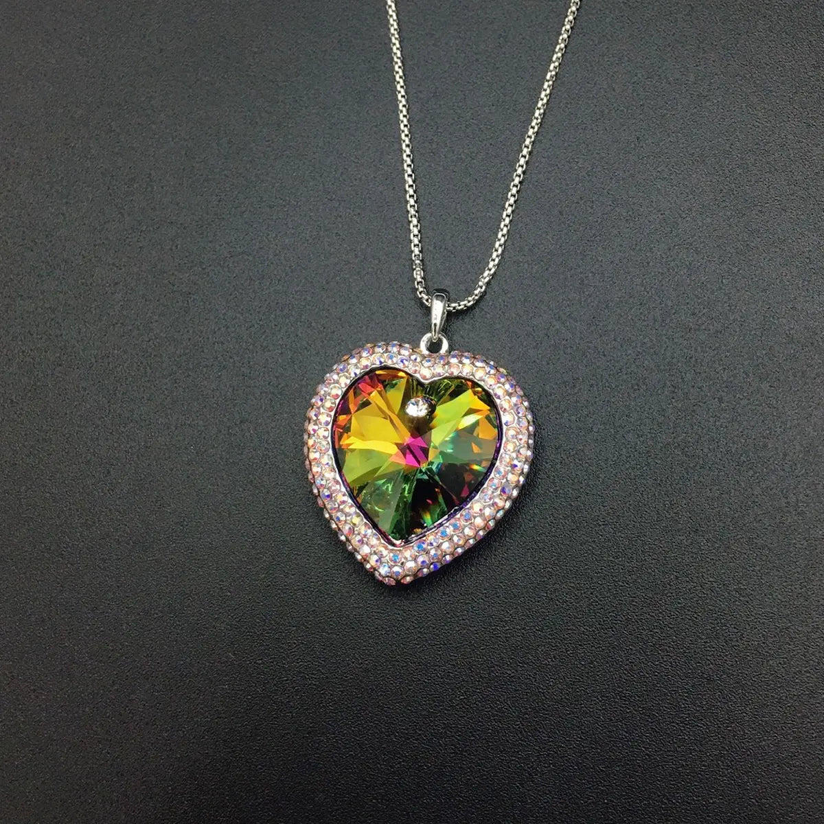 Collier en cristal de luxe Collier cœur minimaliste et tendance avec pierre précieuse