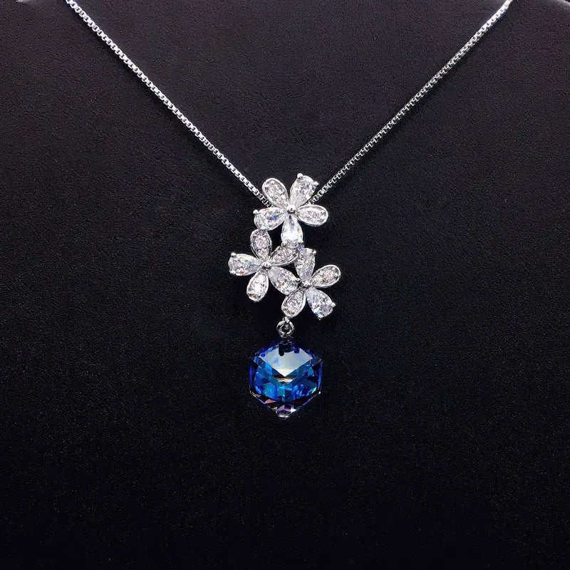 Collier Fleur en Cristal Scintillant avec Pendentif Hexagonal Rose pour Rendez-vous Romantiques