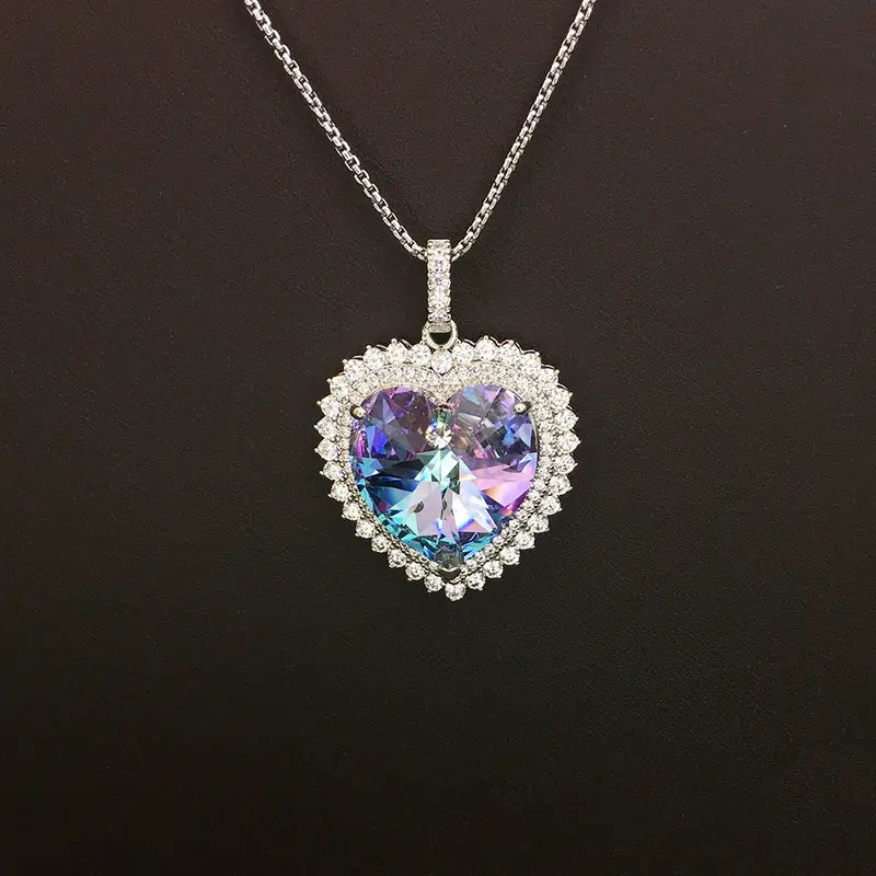 Superbe bijou cœur en cristal argenté et bleu, idéal pour les occasions spéciales