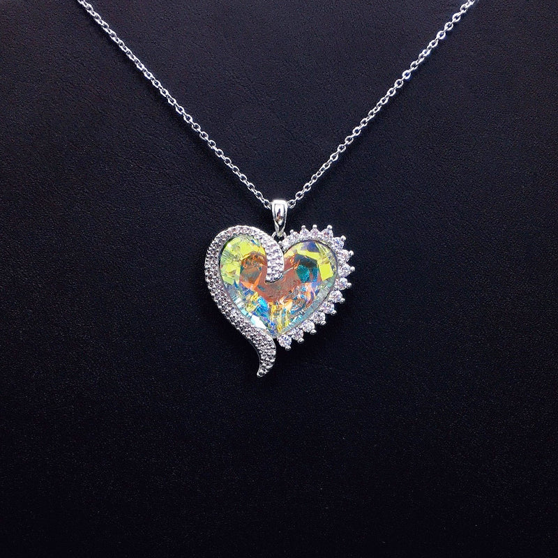Chic Silver Necklace with Sparkling Iridescent Heart Crystal for Daily Sophistication