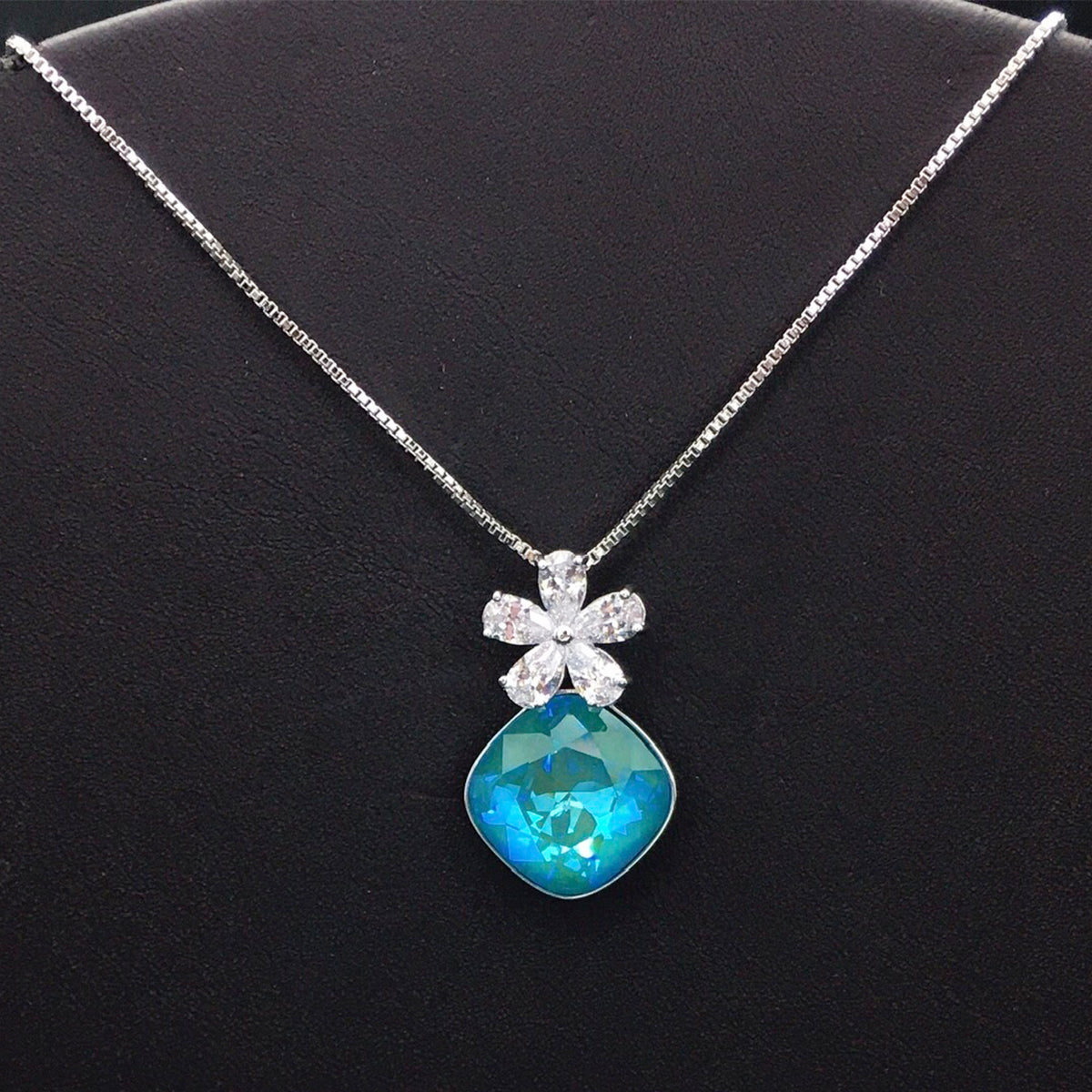 Fashion Flower Austrian Crystal Pendant