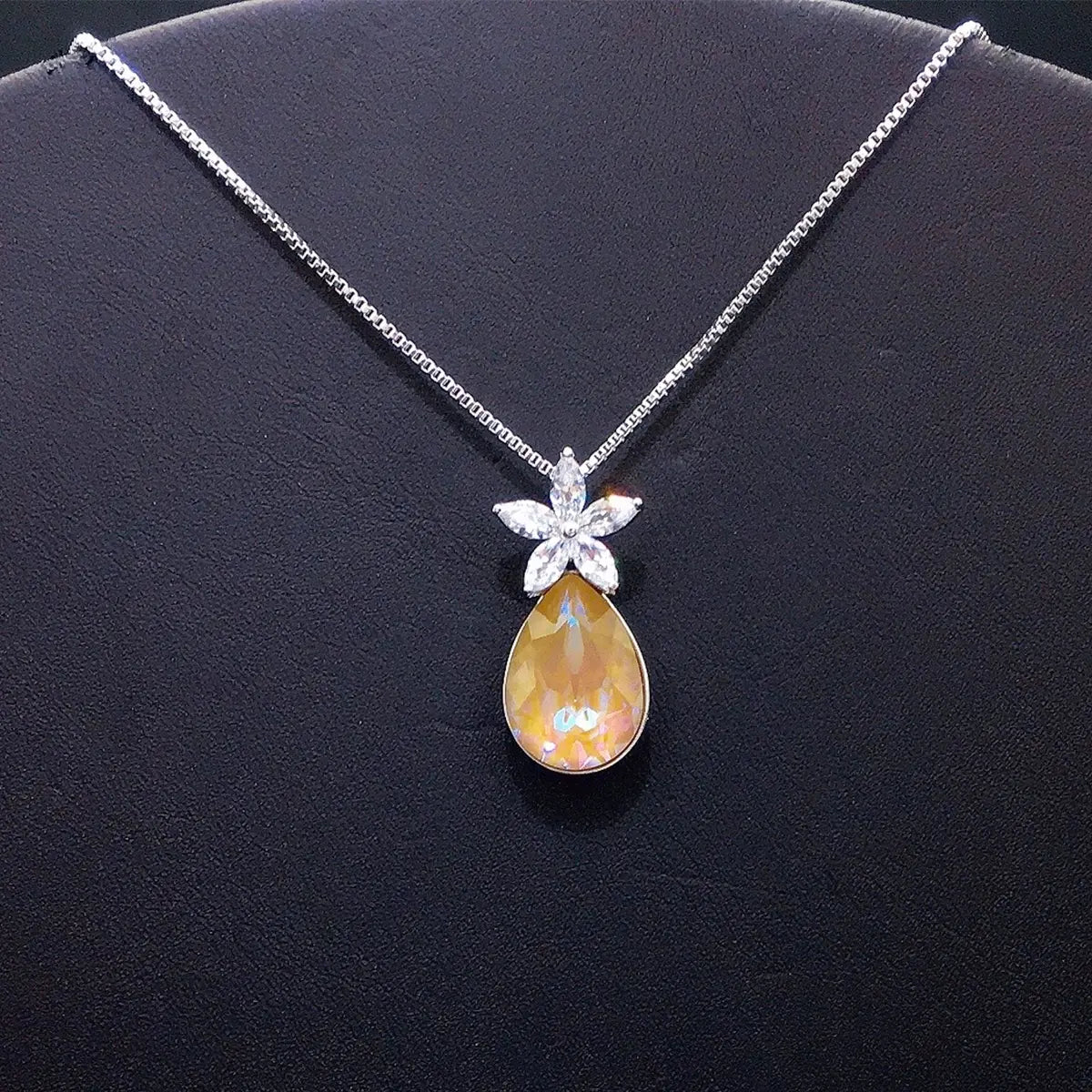 Pendentif Goutte d'Eau Fleur en Cristal Autrichien