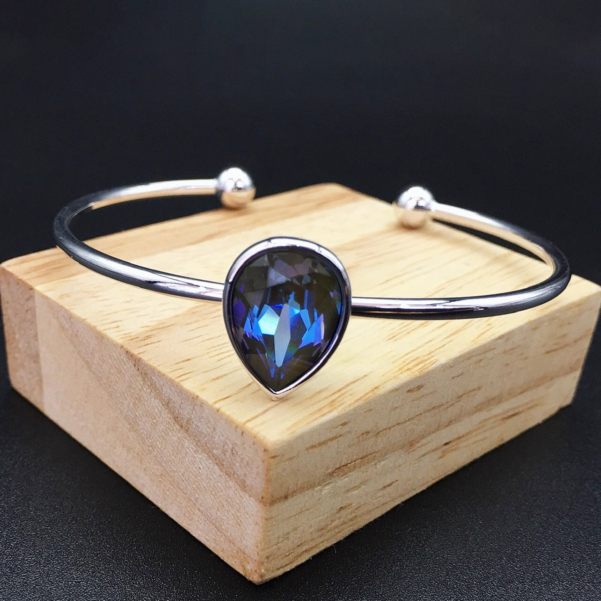 High end waterdrop shaped Austrian crystal open bracelet