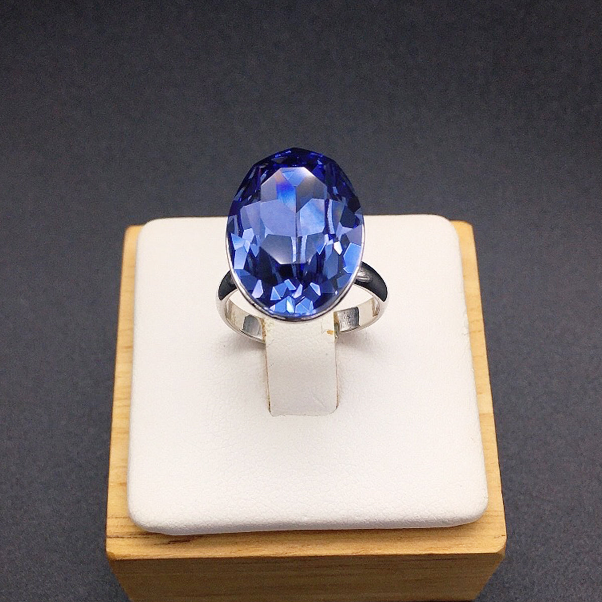 Fashionable Pigeon Egg Crystal Ring