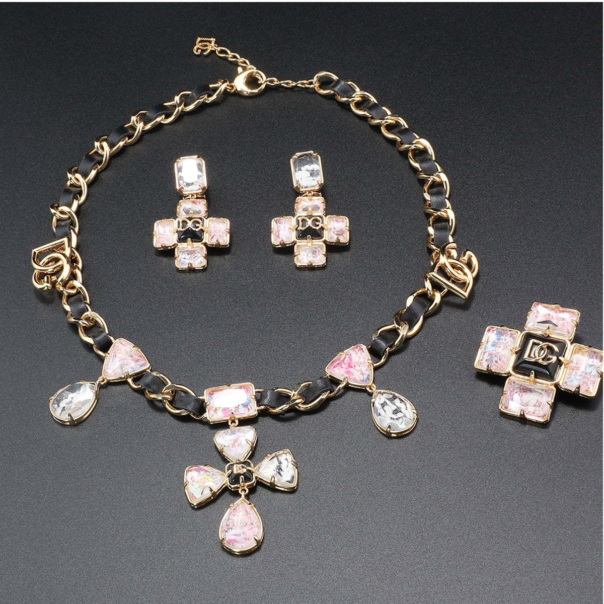 Fashionable pink gemstone personalized necklace