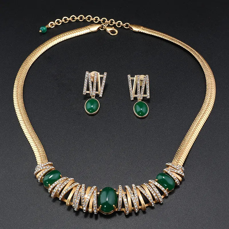 Parure élégante en or et onyx vert pour les galas de prestige
