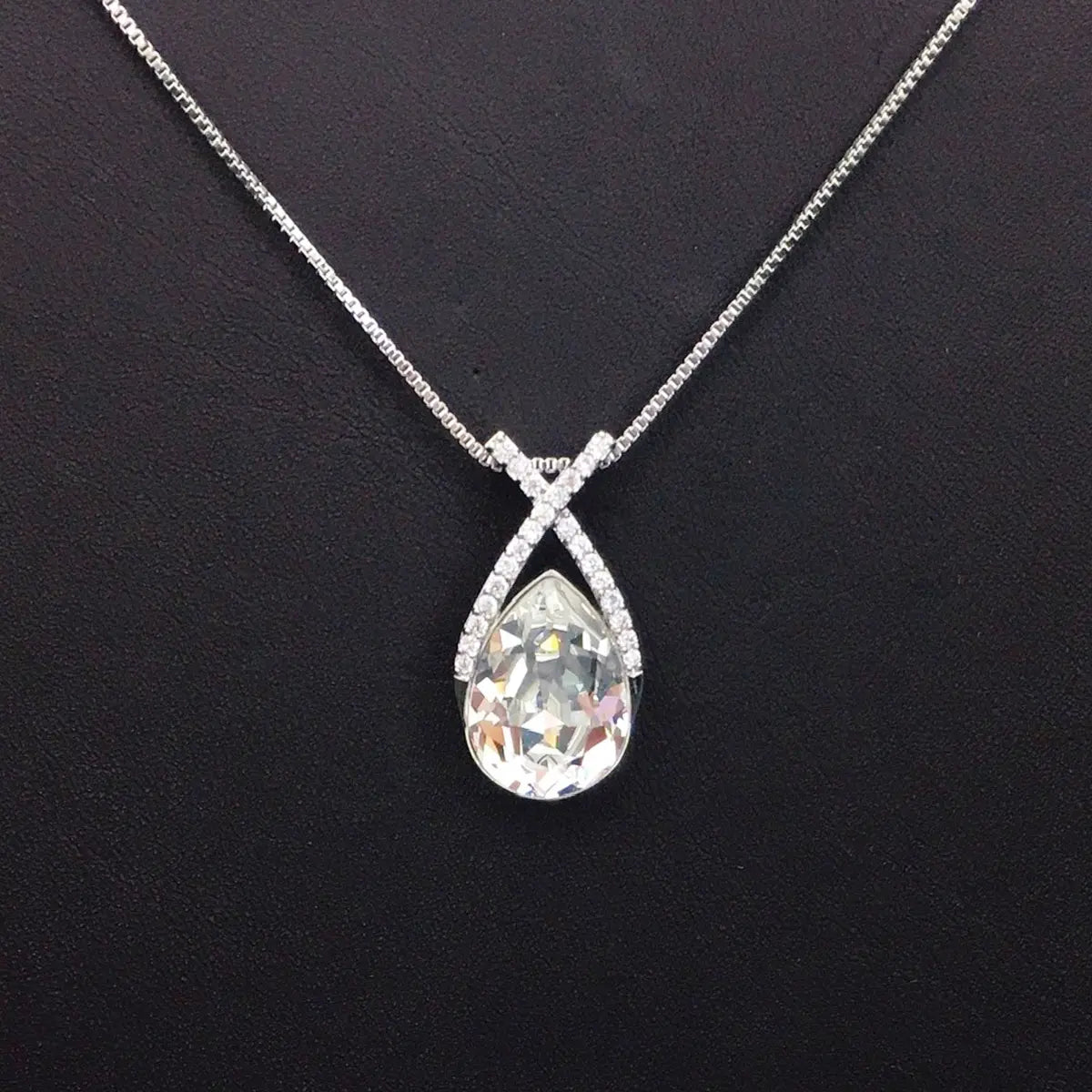 Collier personnalisé classique avec pendentif goutte de cristal et pierre précieuse