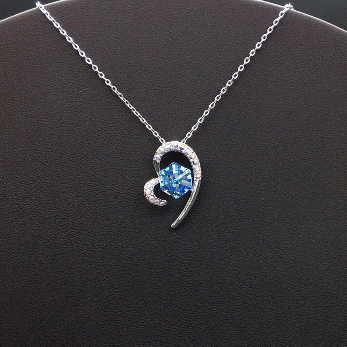 Fashion Surrounding Jumping Crystal Necklace