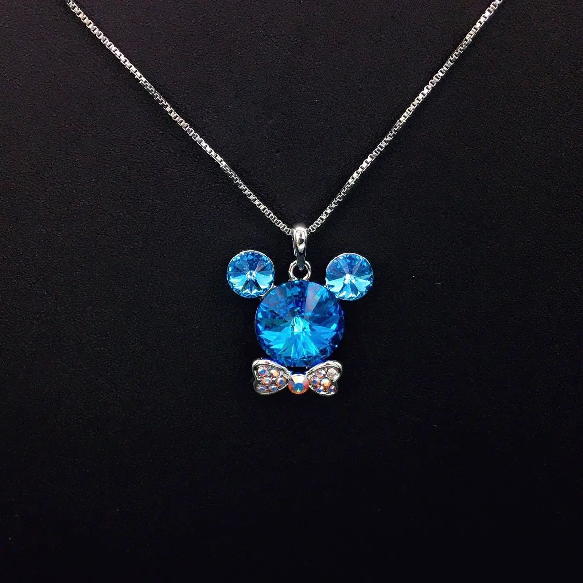 Collier classique en pierre précieuse avec un animal mignon