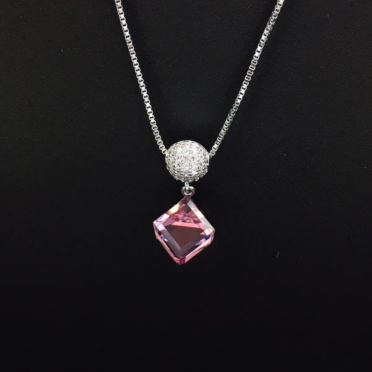 Collier en cristal bleu carré étincelant avec boule strass pour soirées élégantes