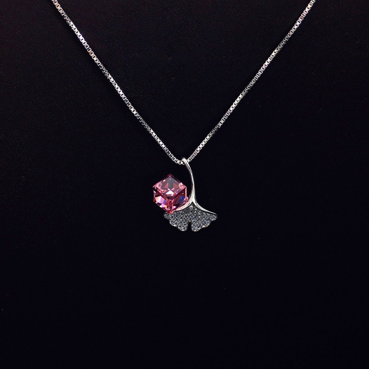 Sparkling Ginkgo Leaf Blue Crystal Necklace for Elegant Daily Wear