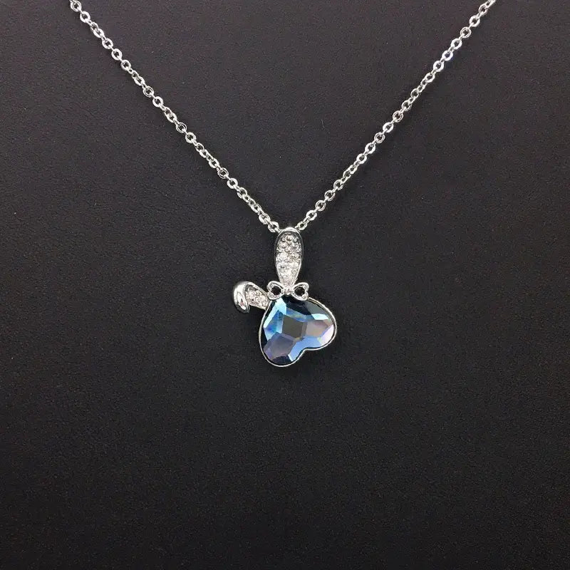 Élégant collier en cristal en forme de cœur argenté avec nœud pour les événements formels