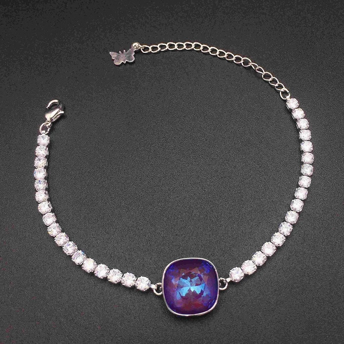 Bracelet autrichien carré en cristal rouge entièrement serti de diamants
