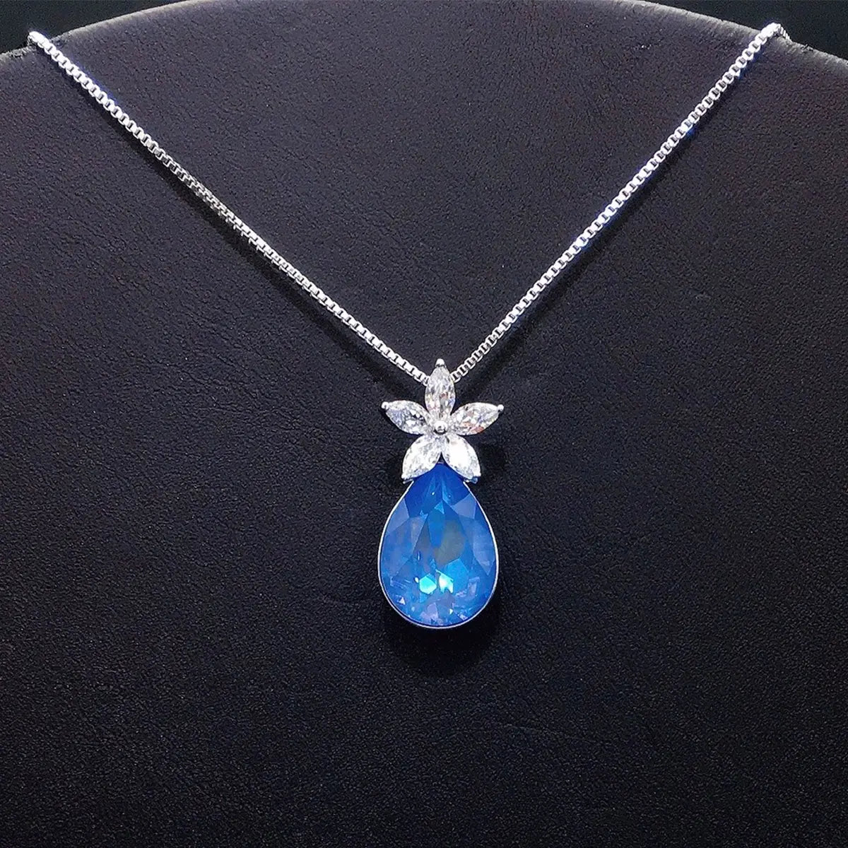 Pendentif Goutte d'Eau Fleur en Cristal Autrichien