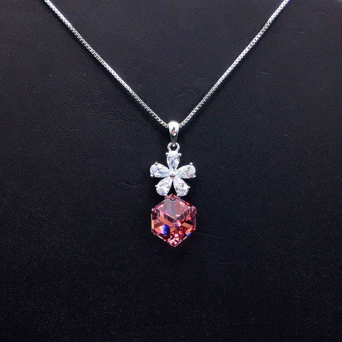 Fashionable flower jumping square crystal pendant