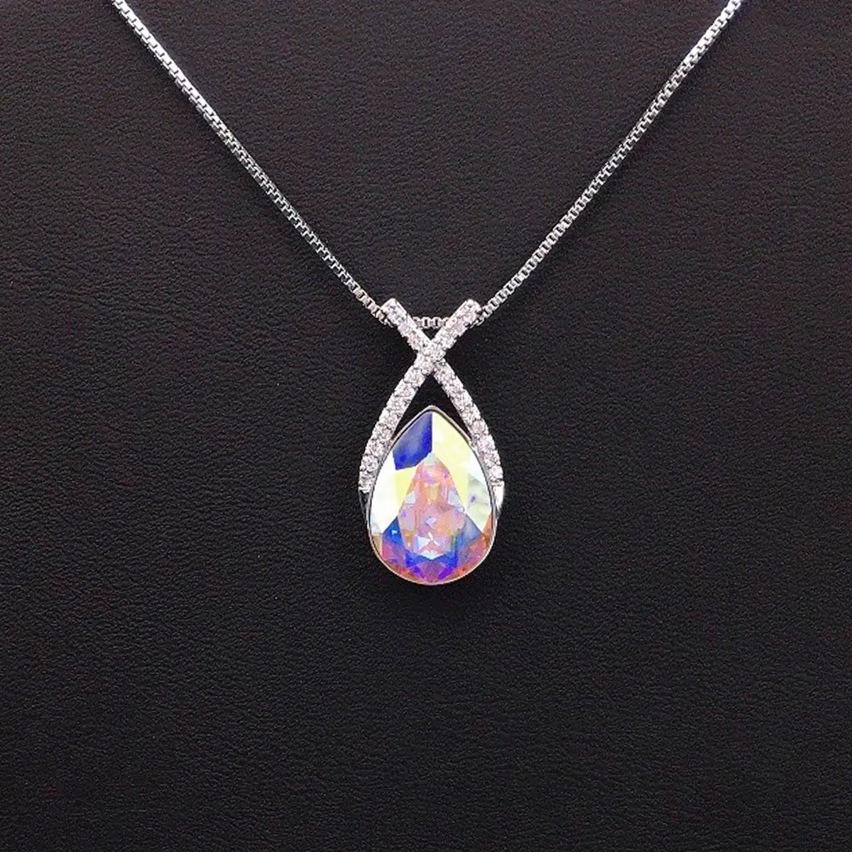 Collier personnalisé classique avec pendentif goutte de cristal et pierre précieuse