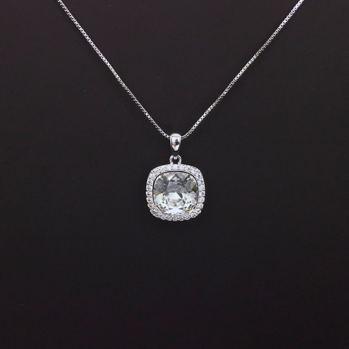 Fashionable square cut gemstone necklace