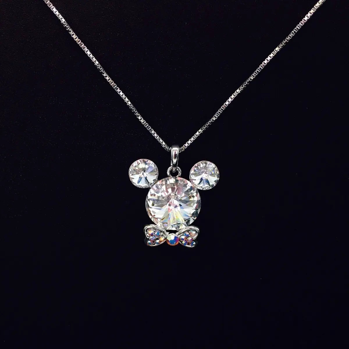 Collier classique en pierre précieuse avec un animal mignon