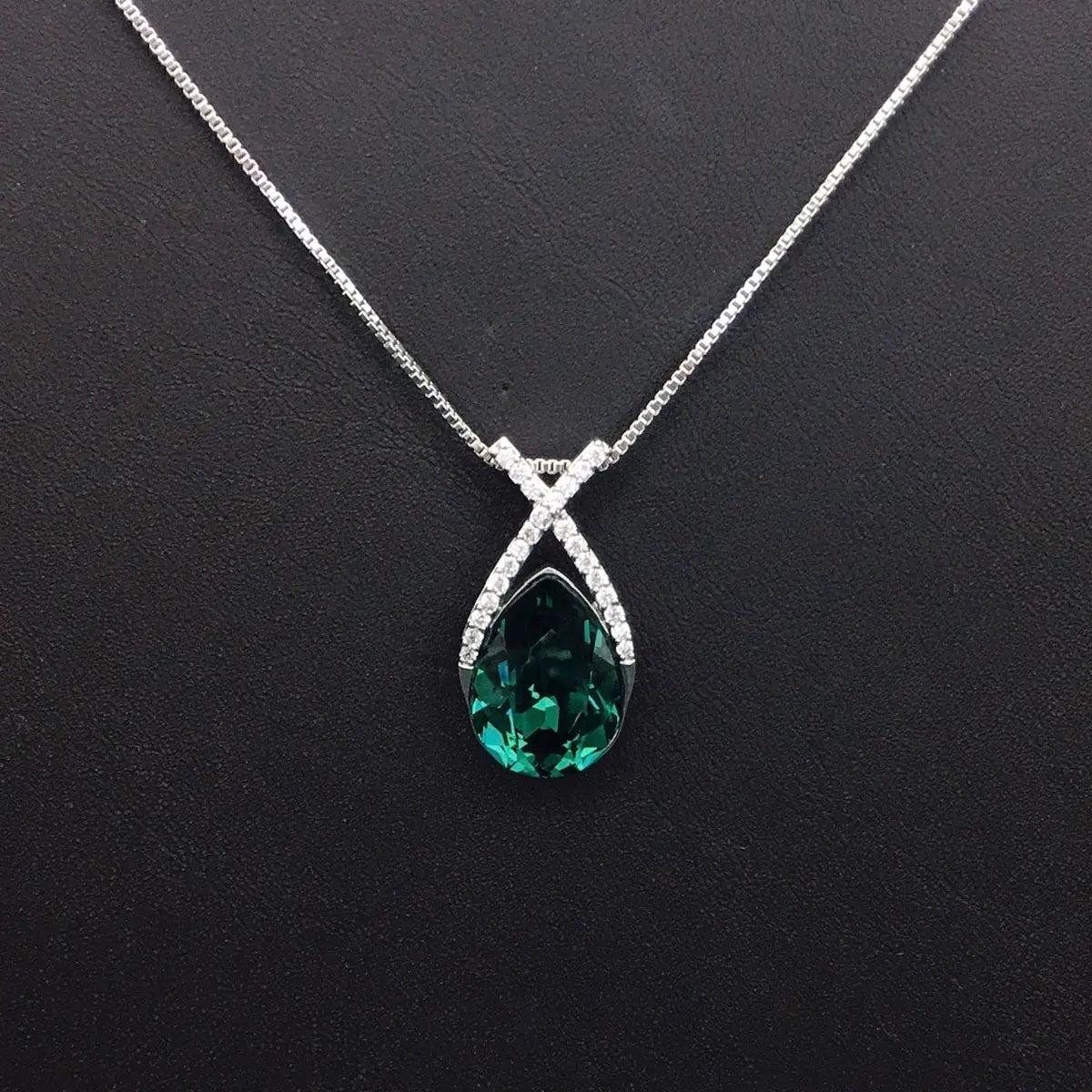 Collier personnalisé classique avec pendentif goutte de cristal et pierre précieuse