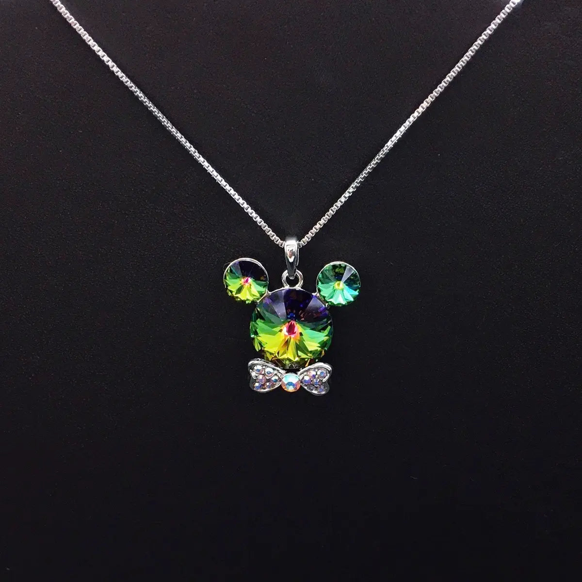 Collier classique en pierre précieuse avec un animal mignon