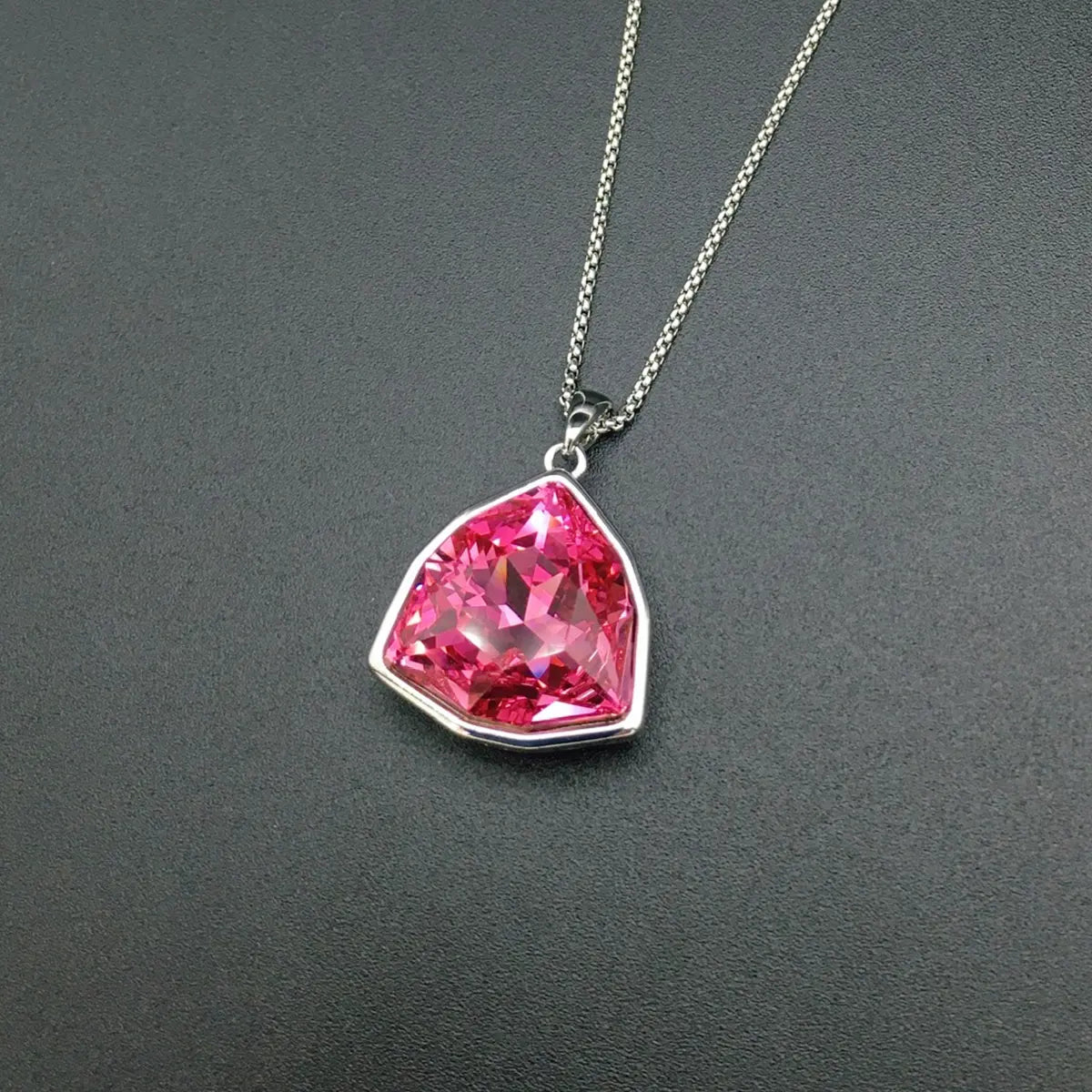 Collier en cristal de luxe Collier de pierres précieuses tendance et minimaliste