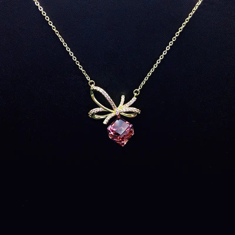 Chic collier doré avec nœud en cristal bleu pour une sophistication au quotidien