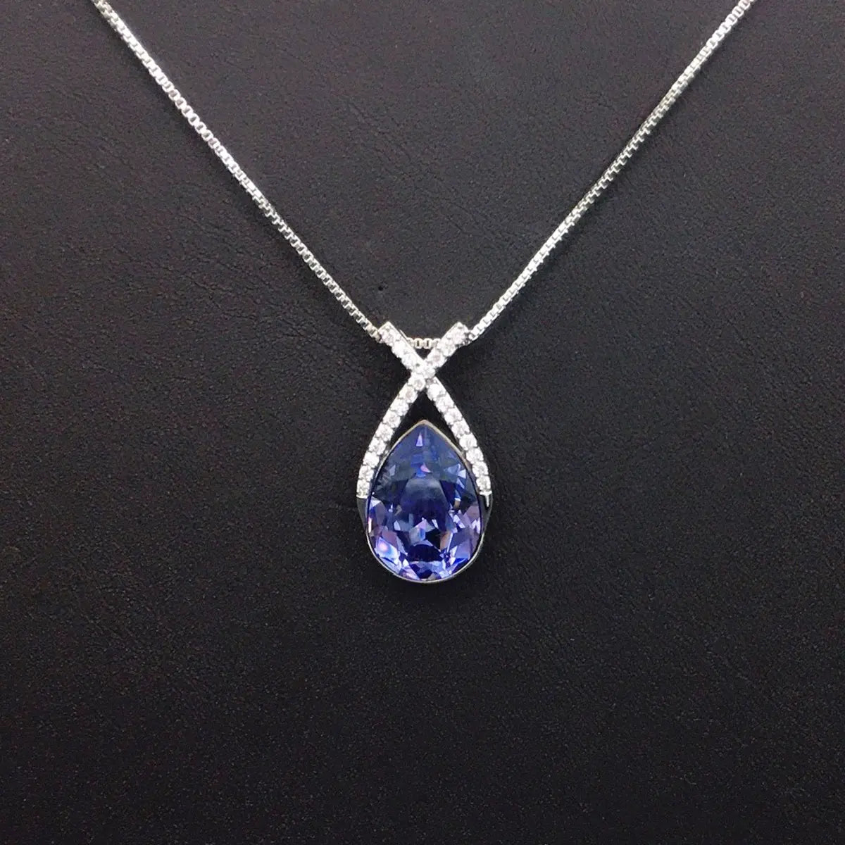 Collier personnalisé classique avec pendentif goutte de cristal et pierre précieuse