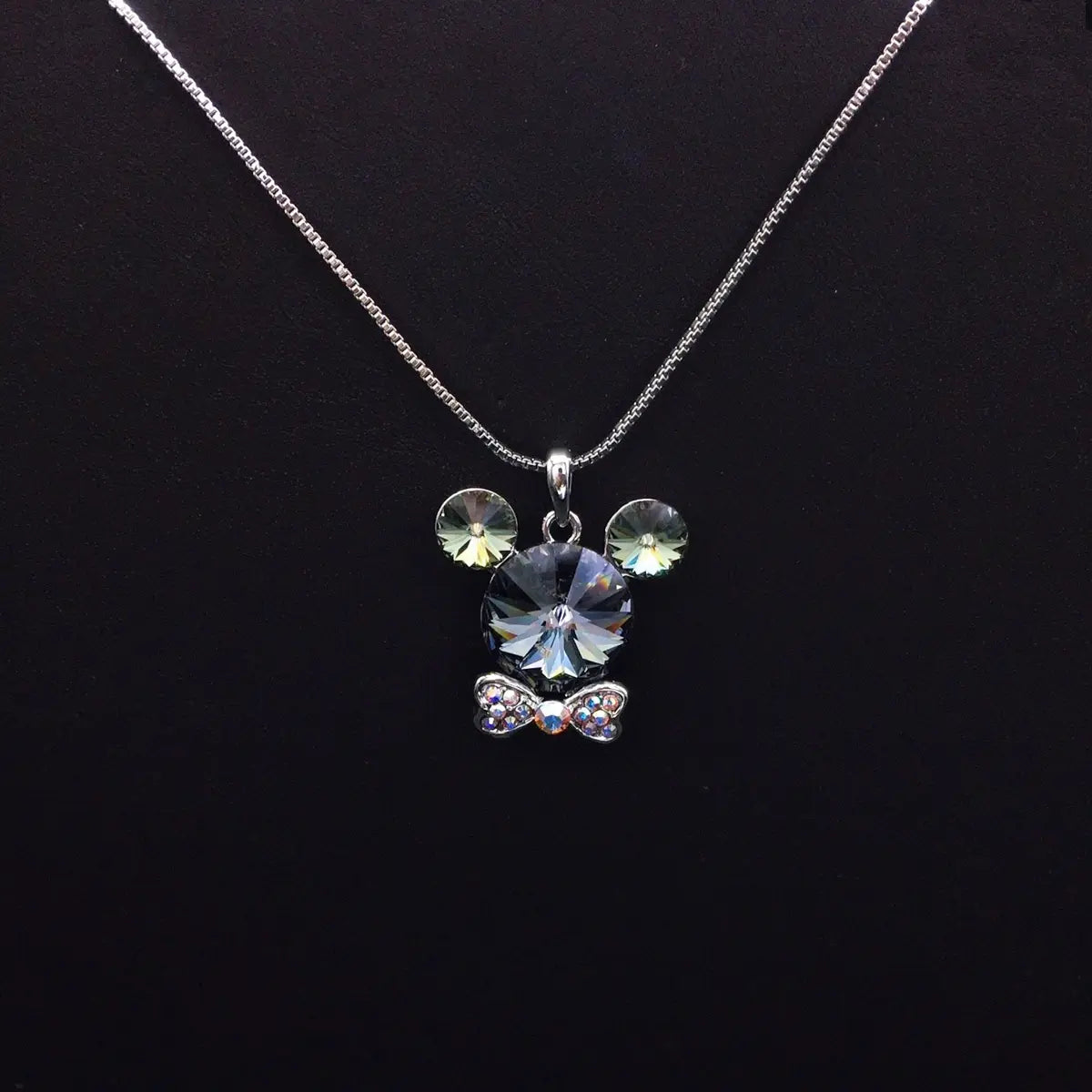 Collier classique en pierre précieuse avec un animal mignon