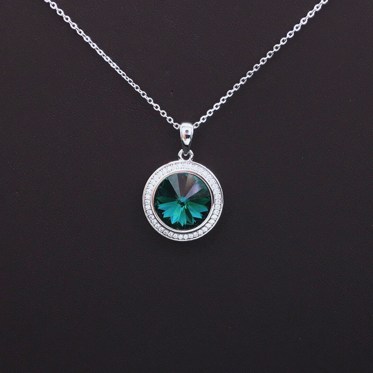 Radiant Round Blue Crystal Halo Necklace for Glamorous Red Carpet Nights