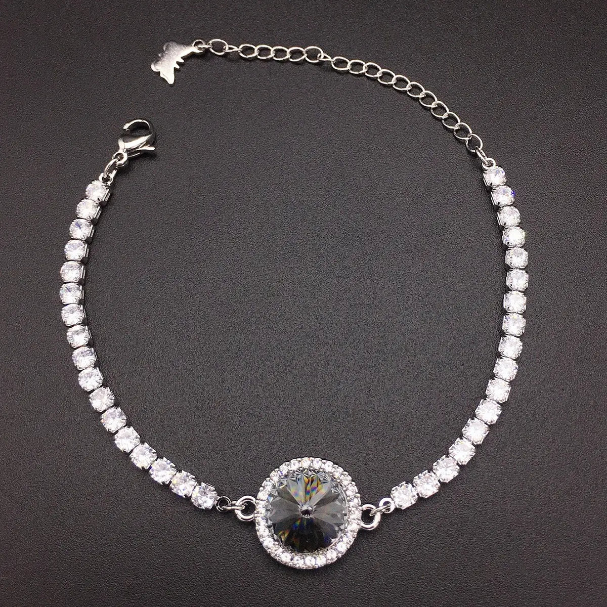 Bracelet haut de gamme rond incrusté de cristaux et de diamants