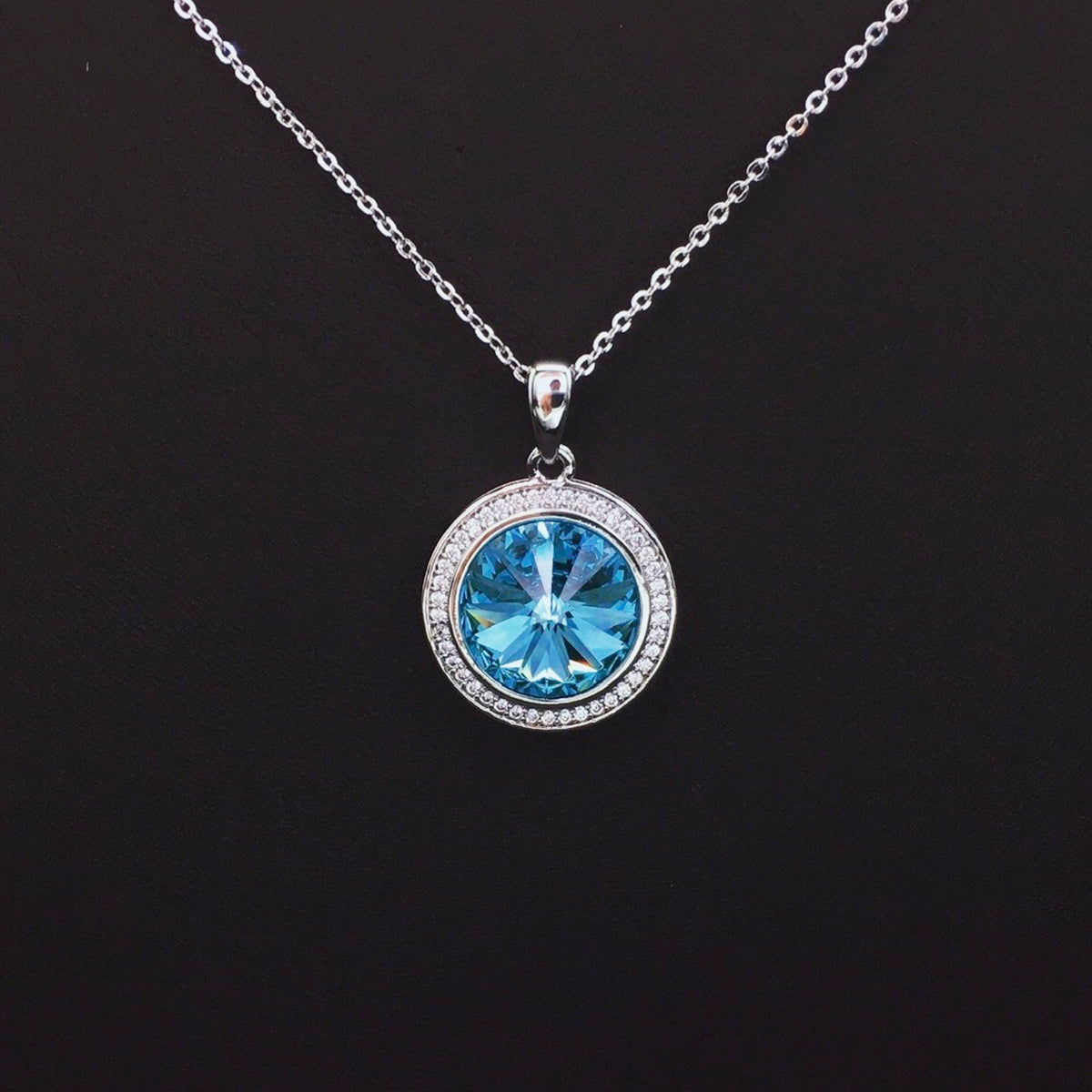 Radiant Round Blue Crystal Halo Necklace for Glamorous Red Carpet Nights