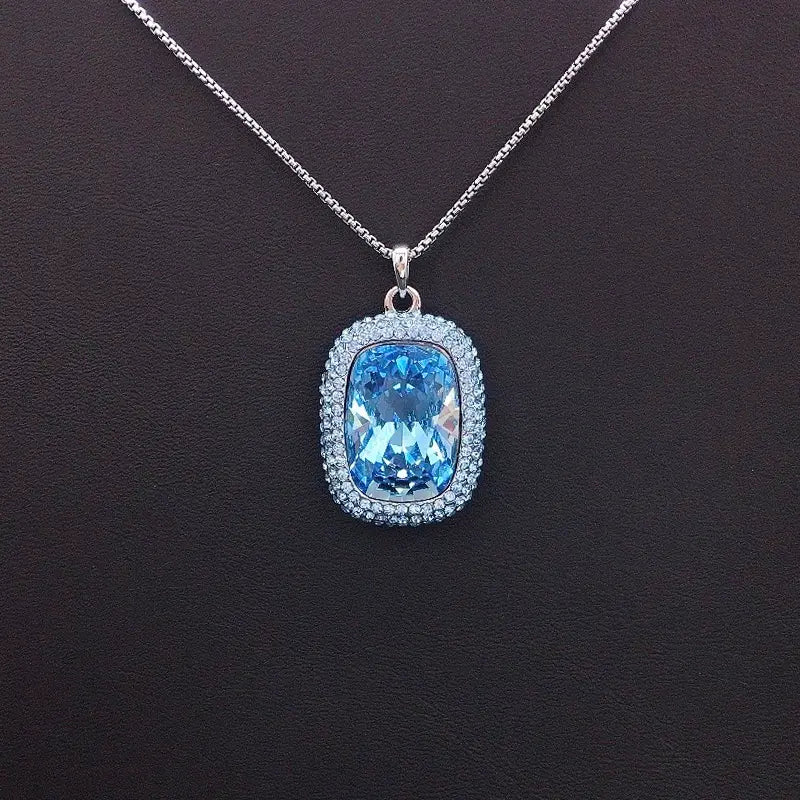 Collier rectangulaire en cristal effet aurore boréale tendance pour sorties décontractées et soirées