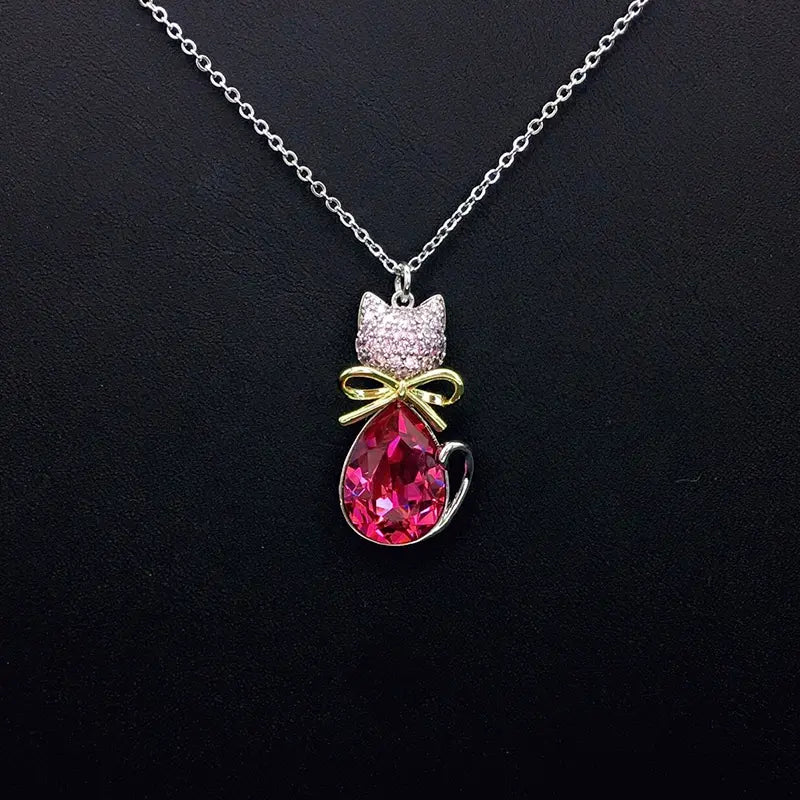 Élégant collier pendentif en forme de chat couleur argent avec cristal bleu pour événements formels