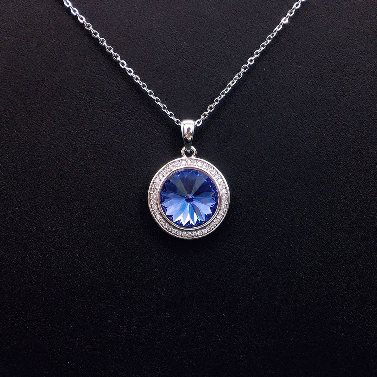 Radiant Round Blue Crystal Halo Necklace for Glamorous Red Carpet Nights