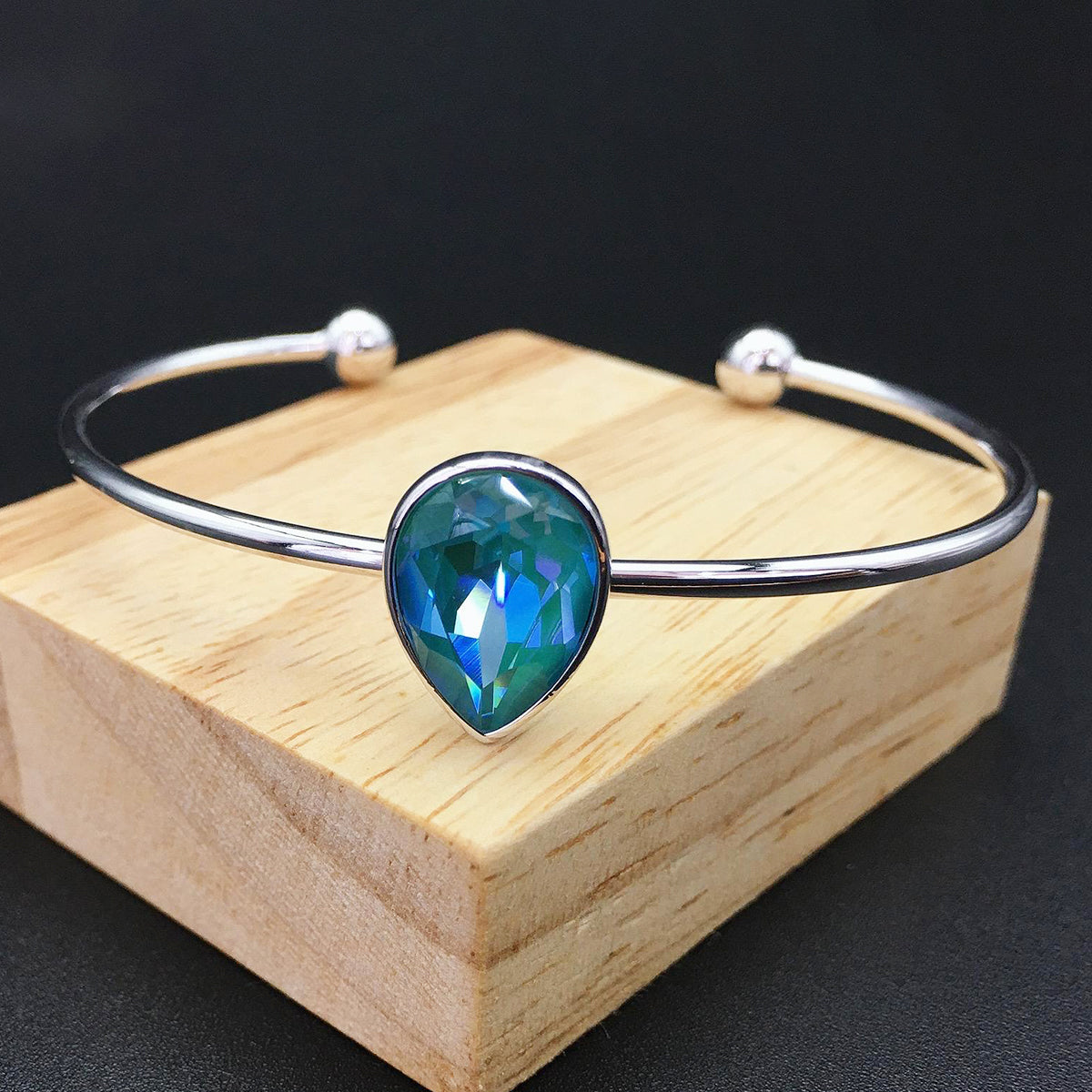 High end waterdrop shaped Austrian crystal open bracelet