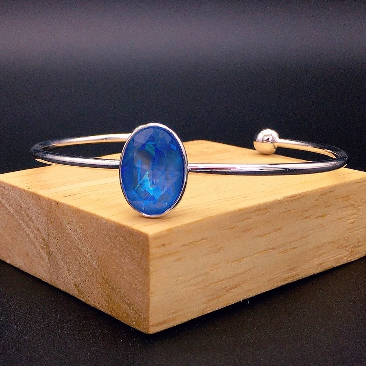 Pigeon Egg Austria Amethyst Open Bracelet