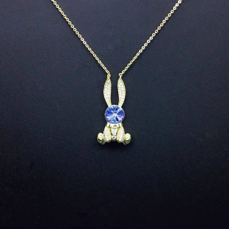 Collier mignon lapin en cristal bleu avec strass étincelants pour un chic au quotidien