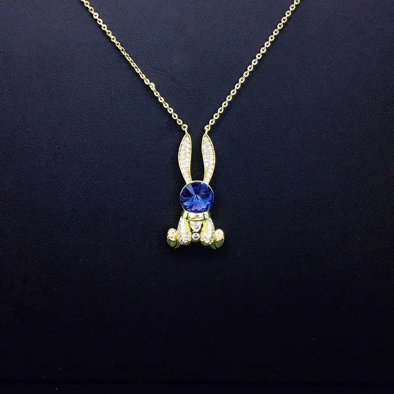 Collier mignon lapin en cristal bleu avec strass étincelants pour un chic au quotidien