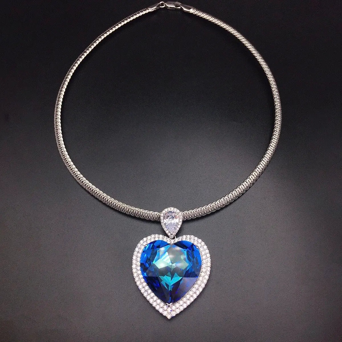 Collier avec Pendentif Cœur en Cristal Aurore Luxe – Bijou Élégant et Tendance