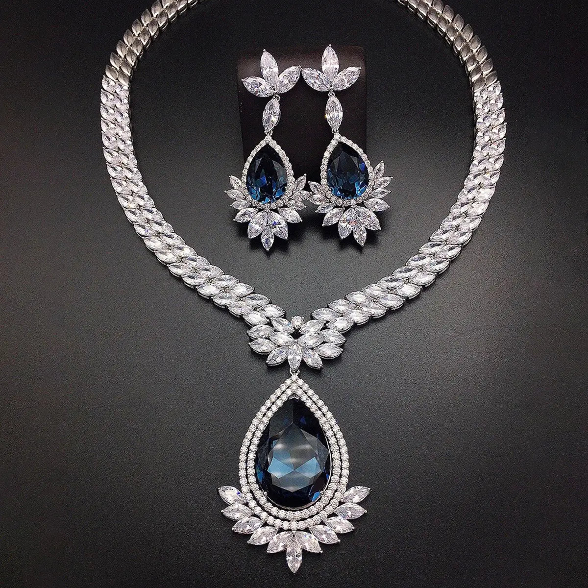 Parure Collier et Boucles d'Oreilles Cristal Vert Émeraude Royal