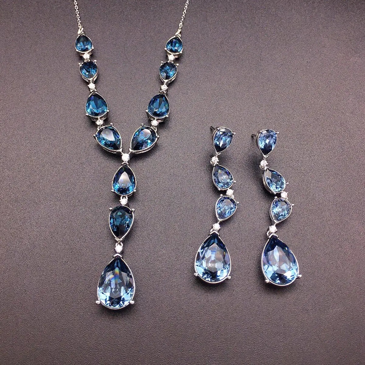Parure de bijoux de luxe en cristal en forme de goutte d'aigue-marine – Collier et boucles d'oreilles