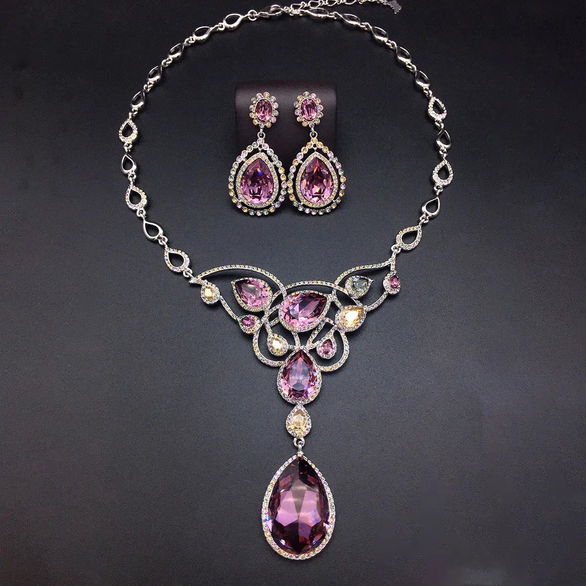 Parure Collier et Boucles d'Oreilles Élégante en Filigrane et Cristal de Saphir